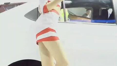抖音网红车模测量身高,身材比例与时尚魅力