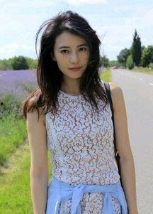 额窄的明星,独特魅力下的时尚演绎