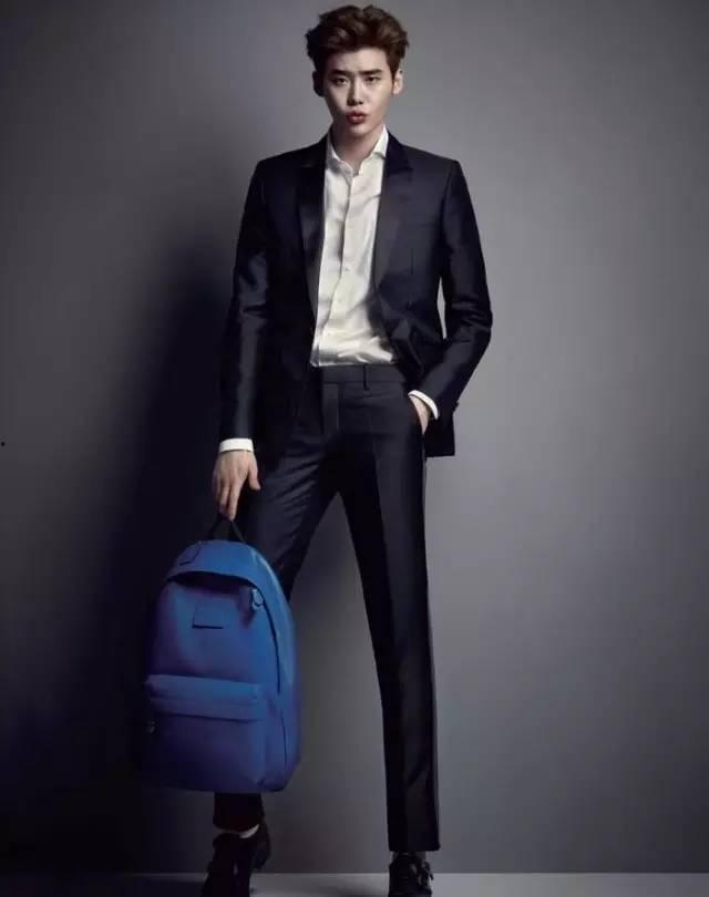 网红小白西服男模,时尚界的网红新宠